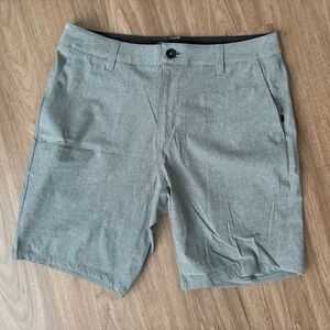 Vuori Aim Shorts in Concrete